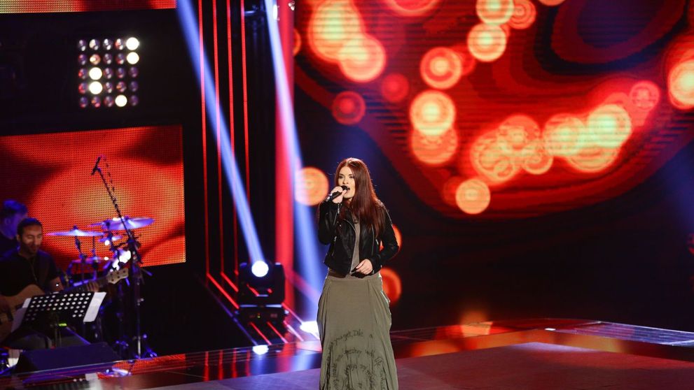 Ascultai formatia Candy? Este schimbata, dar vocea a ramas la fel. Cum a impresionat Monica pe scena de la Vocea Romaniei 