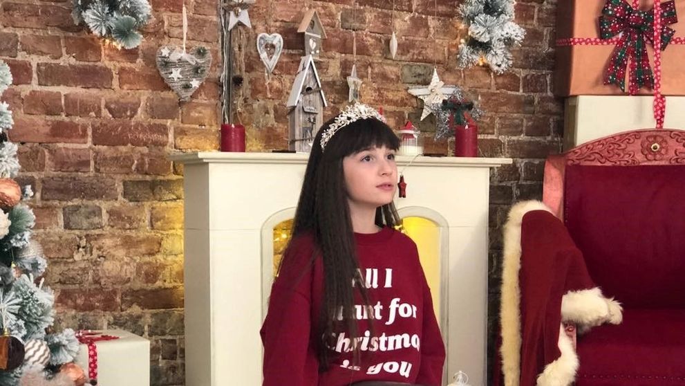 VIDEO Maia Mălăncuș lansează un cover după piesa lui Mariah Carey – All I Want For Christmas Is You
