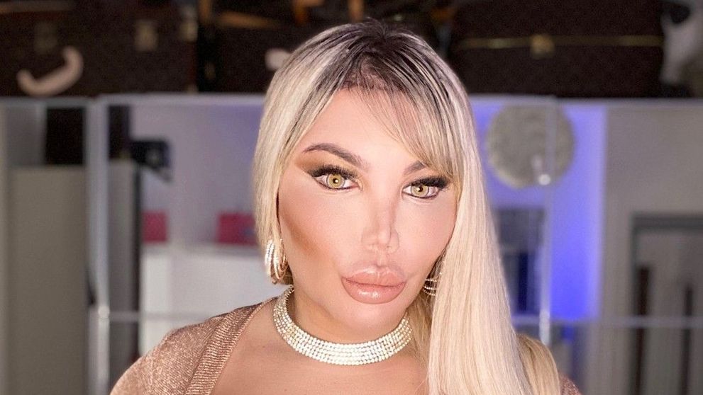 Bărbatul Ken, o nouă apariție controversată după ce a devenit Păpușa Barbie! S-a pozat în lenjerie transparentă