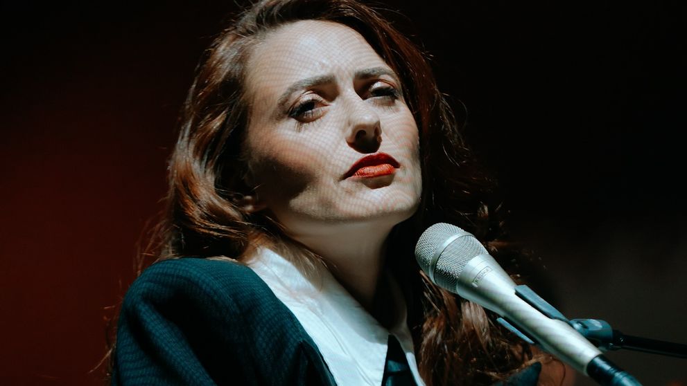 Leyah duce mai departe magia cinematic pop-ului – Turneul „Cinestezia” ajunge în și mai multe orașe din România