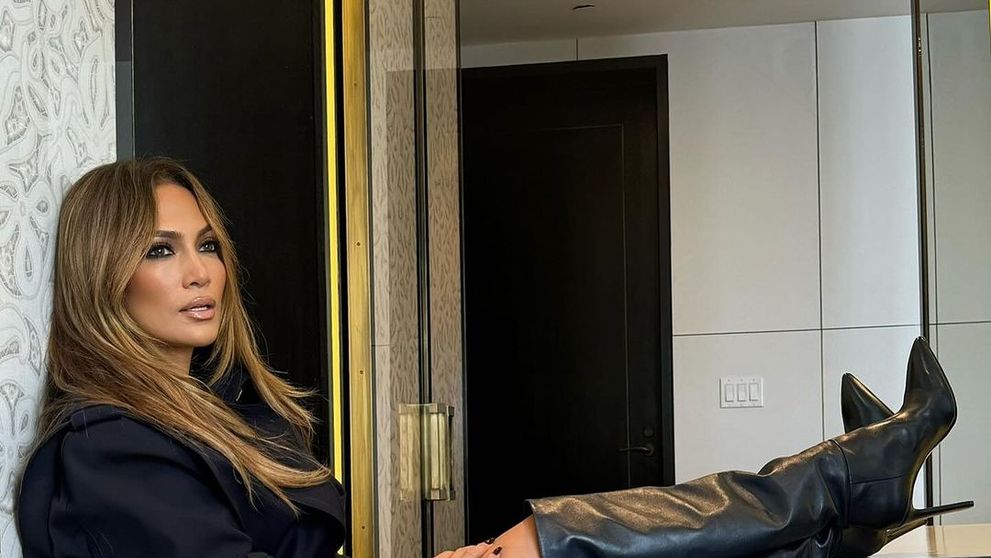 Jennifer Lopez, avalanșă de complimente după ce a apărut în cea mai scurtă rochie din garderobă: „Femeia asta e altceva! Cred că și-au frânt gâtul când te-au văzut!”