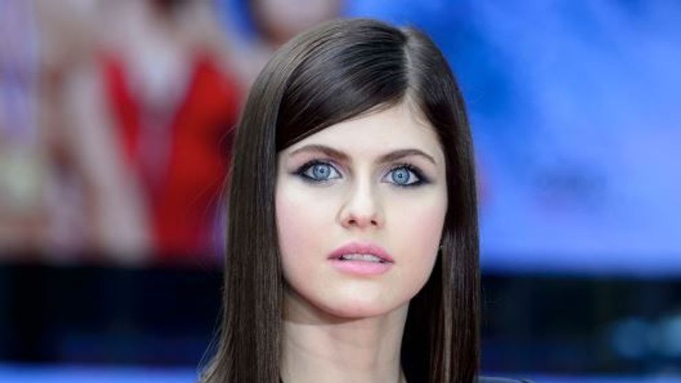 Toti o lauda pe sosia Pamelei Anderson, dar ea este reala frumusete din Baywatch. Alexandra Daddario, o aparitie