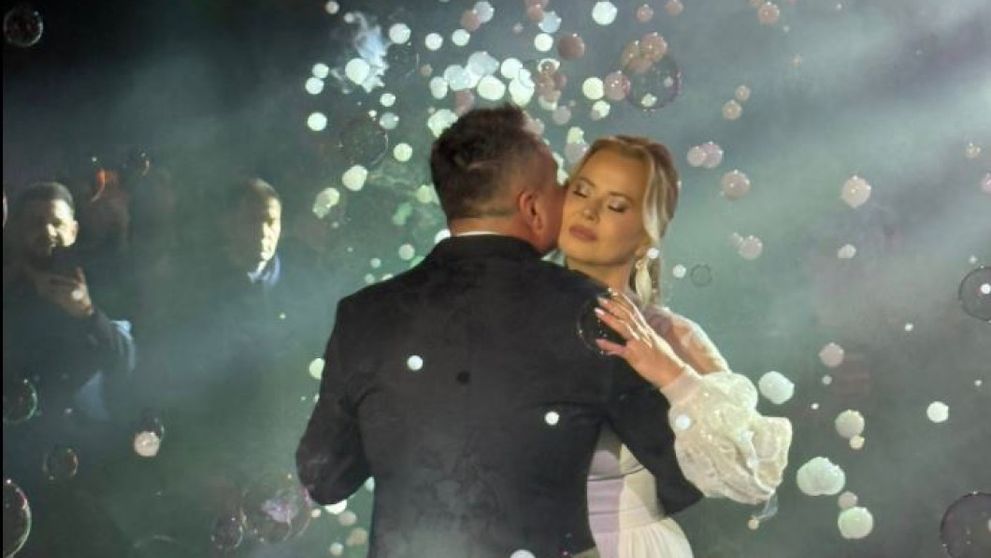 Florentin Petre s-a căsătorit la 50 de ani! Imagini de la nunta fastuoasă de la Brăila