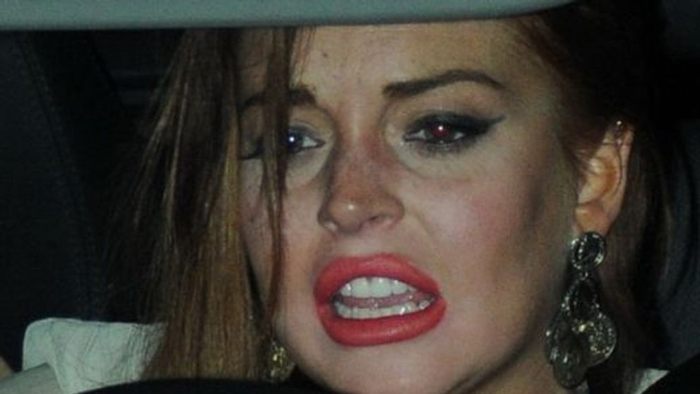 Un nou episod jenant marca Lindsay Lohan: a vrut sa arate ca o diva, dar seamana mai mult cu un clovn - FOTO