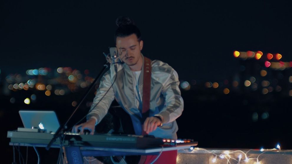 Noul trend pe TikTok: Manele în limba engleză! Cum a devenit viral Dael Damsa