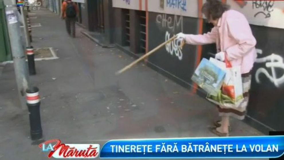 Soferita care a innebunit internetul. La 91 de ani merge in baston, nu poarta ochelari, dar are curaj sa urce la volan