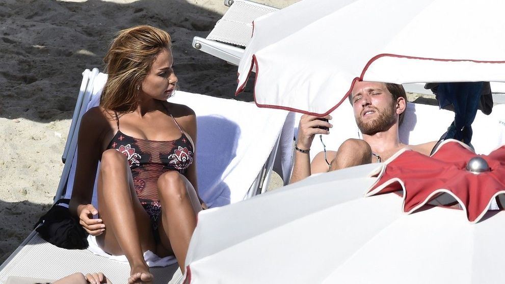 Mădălina Ghenea, surprinsă la plajă alături de presupusul iubit. Cum arată bărbatul care ar fi cucerit-o pe româncă
