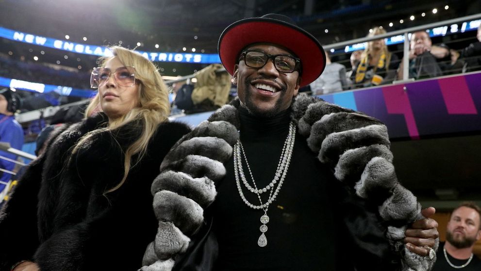 Cine e romanul invitat la petrecerea privata a lui Floyd Mayweather! S-au fotografiat impreuna