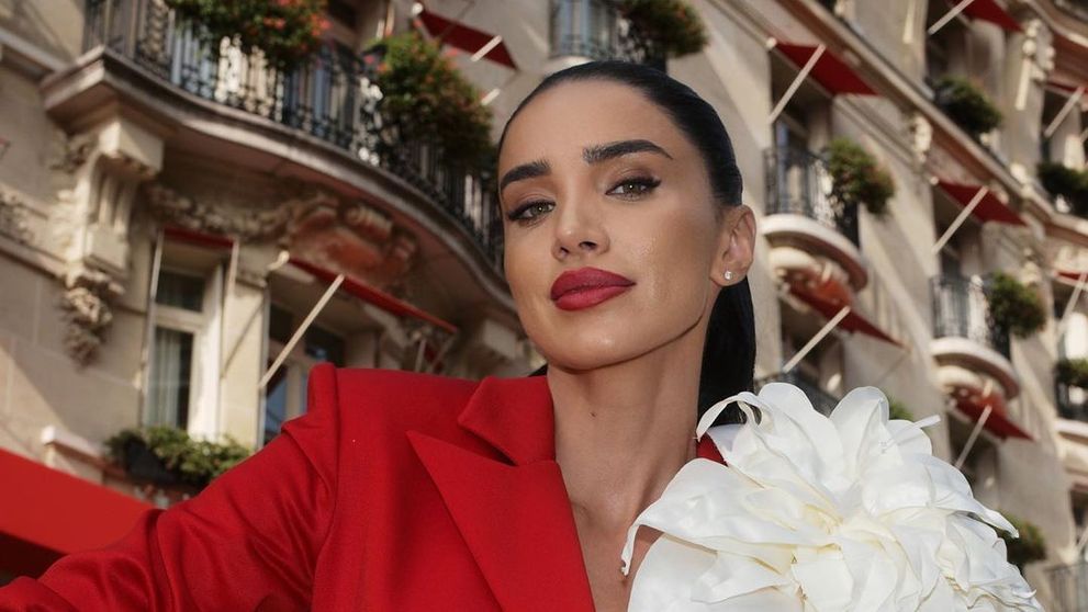 “Ești cea mai frumoasă româncă din Paris!” Ce a purtat Adelina Pestrițu la un eveniment de la Paris Fashion Week