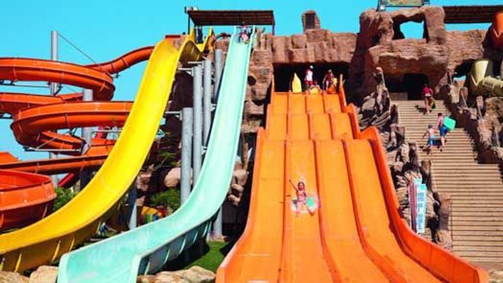Pare sa fie cel mai cool job din lume! Un parc de distractii scoate la concurs un post de 