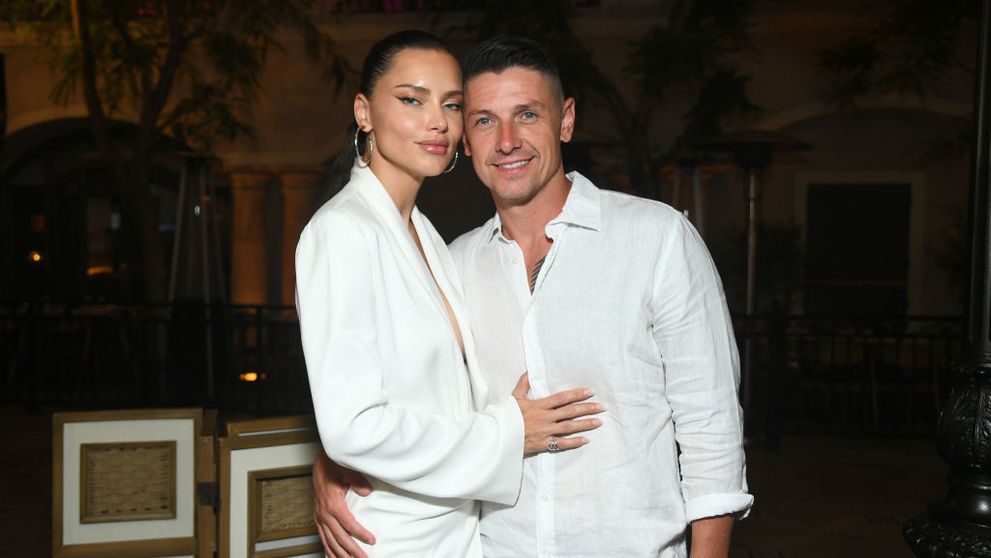 La 43 de ani este mama a trei copii, are milioane de dolari în cont și o statuie la muzeu. Adriana Lima a stârnit admirația tuturor când a apărut în public cu toată familia ei