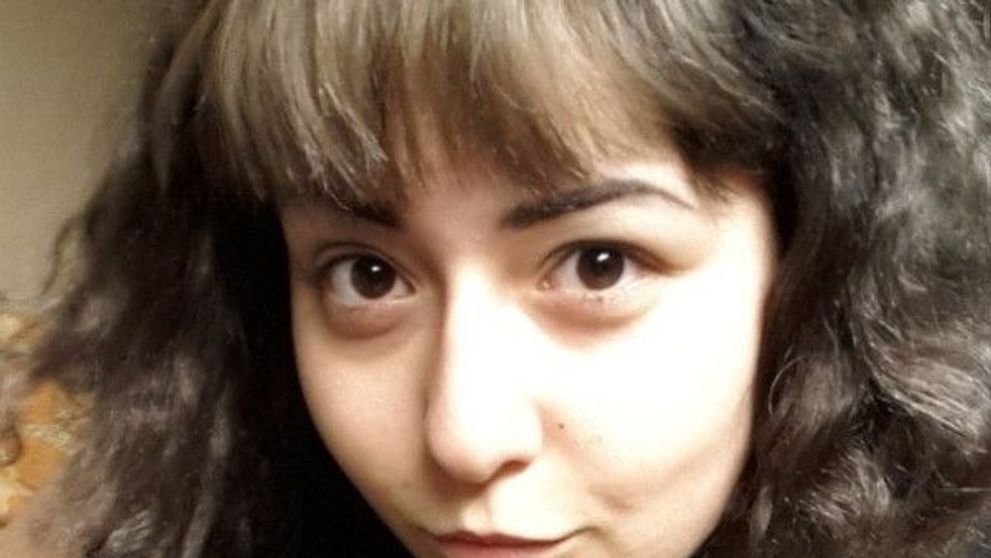 Nu se mai epileaza de opt ani si crede ca asta o face sa fie o femeie adevarata. Cum arata tanara fara haine. FOTO