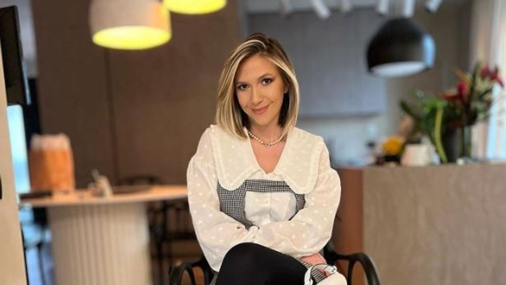 Adela Popescu: 