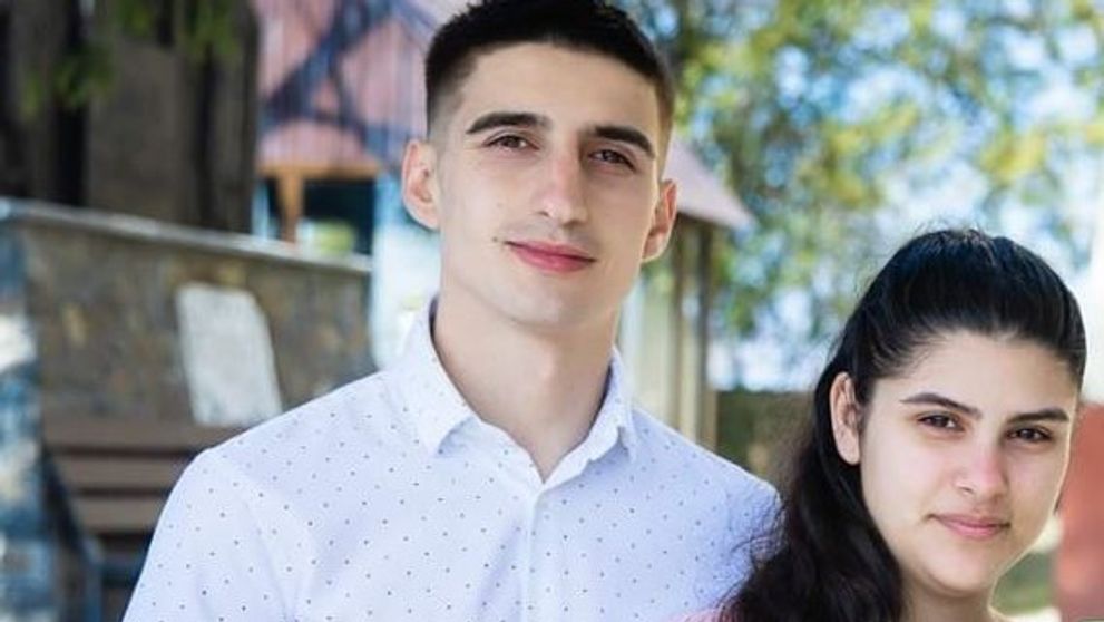 Soția tânărului de 26 de ani, care a fost izbit de tren la Iași, a lăsat un mesaj cutremurător. Elena a rămas singură cu doi copii