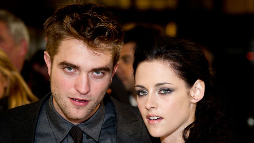 O simplă glumă sau atac cu subînțeles? Declarația lui Robert Pattinson care a stârnit controverse: de ce cred fanii că actorul a ironizat-o pe Kristen Stewart, fosta lui iubită