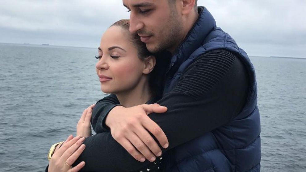 Artista din România, care rupea topurile muzicale, s-a despărțit de soț cu scandal, poliție și ordin de protecție. I-a spus adio bărbatului care a făcut-o mamă, iar acum detonează bomba: ce i-a făcut fostul