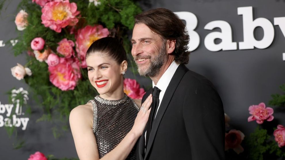 Alexandra Daddario și soțul ei, Andrew Form, divorțează după trei ani de căsnicie: „Mariajul lor s-a destrămat treptat”. Cei doi au împreună un fiu, care abia a împlinit un an