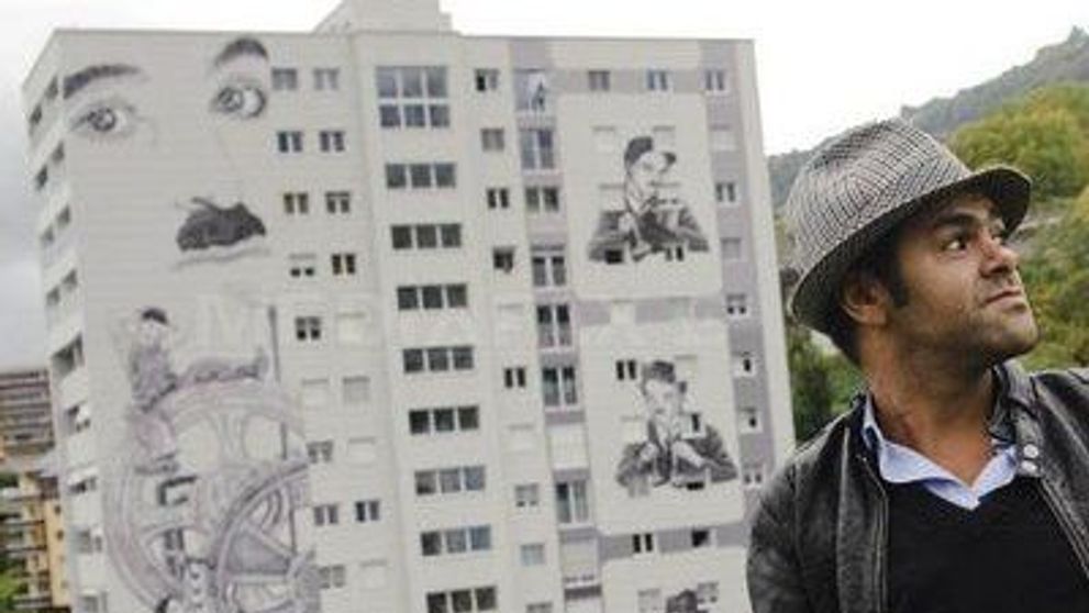 Fresce uriase cu scene din filmele cu Charlie Chaplin, inaugurate in Elvetia! <span style=