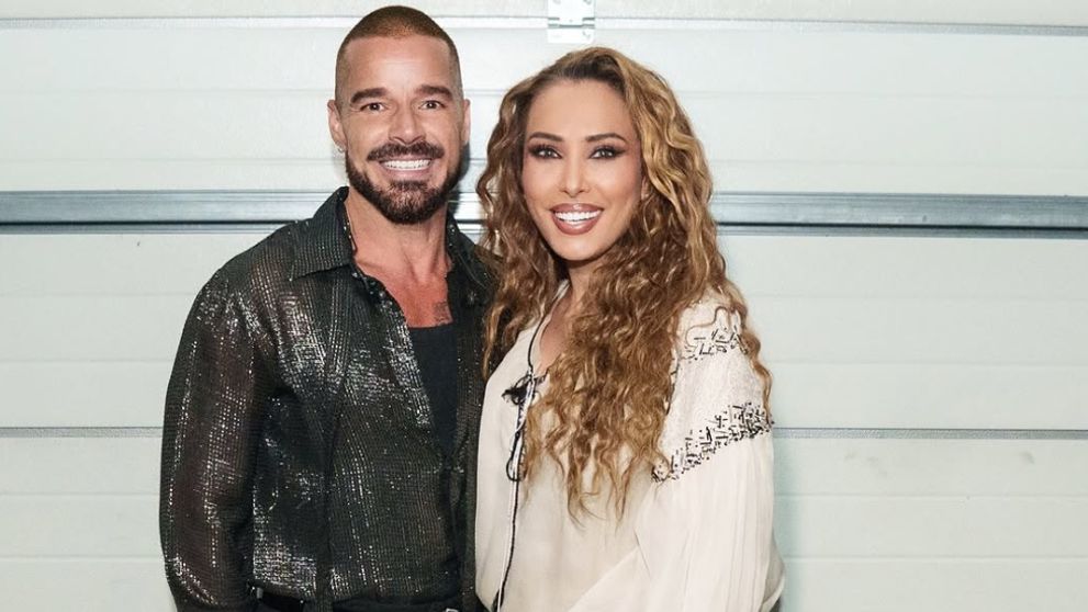 Ce i-a șoptit Ricky Martin Iuliei Vântur la ureche, atunci când a văzut-o la concertul său din București. Anul trecut, româncă a cântat în deschiderea show-ului pe care l-a susținut în Dubai: „Ești...”