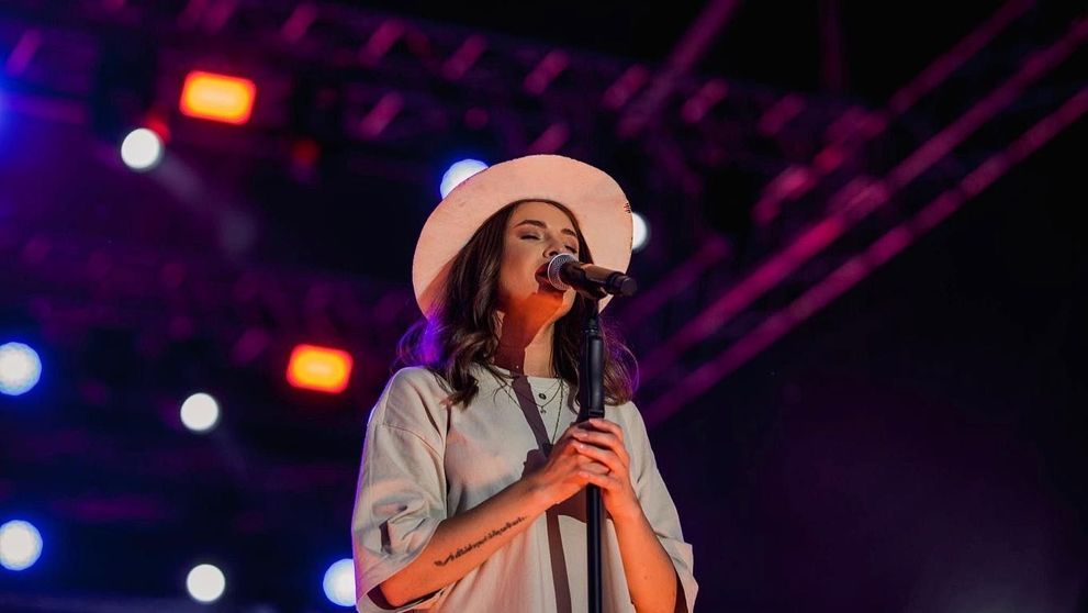 Raluka urcă pe scena Vocea României în marea finală, vineri, de la 20:30