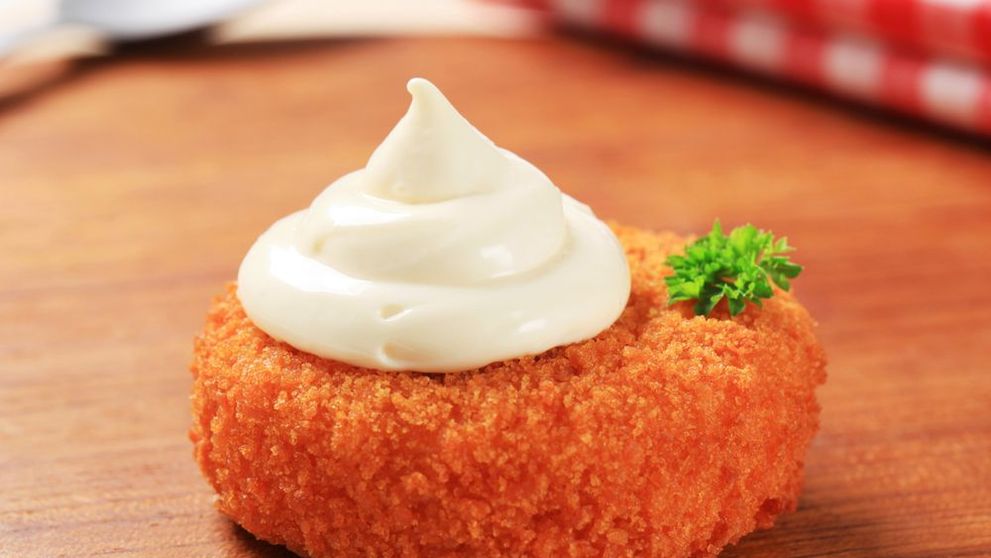 Reteta MasterChef: Bulete de cascaval cu sos bechamel cu praz si chipsuri de parmezan