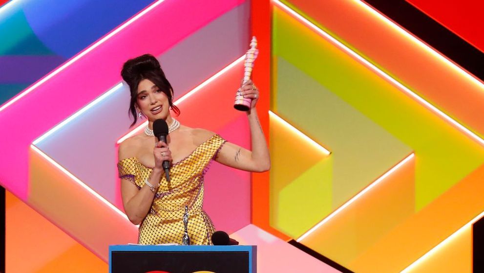 BRIT Awards 2021: Artista Dua Lipa, marea câștigătoare a galei de la Londra