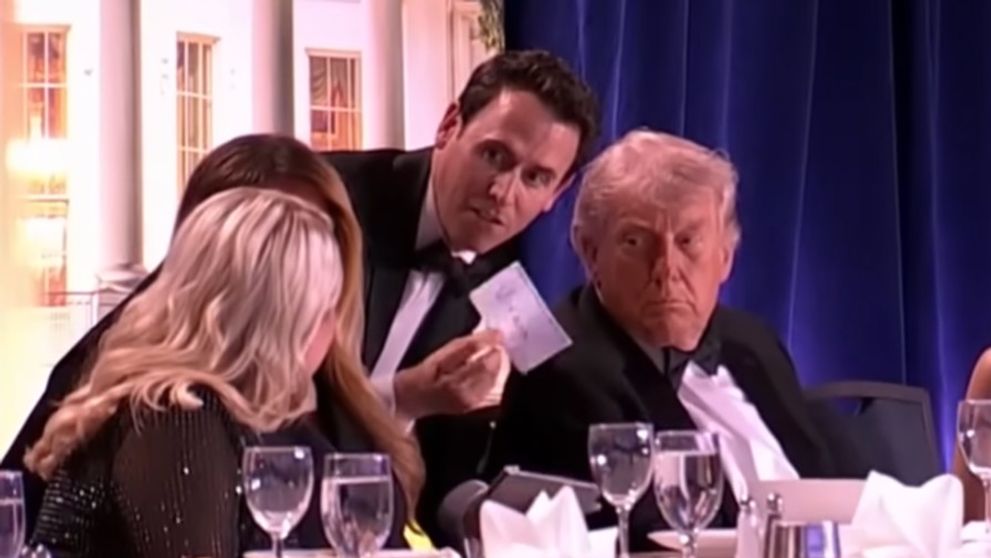 Mentalistul Oz Pearlman a dezvăluit ce îi arăta Melaniei Trump pe biletul misterios, cu câteva secunde înainte de împușcăturile de la Casa Albă