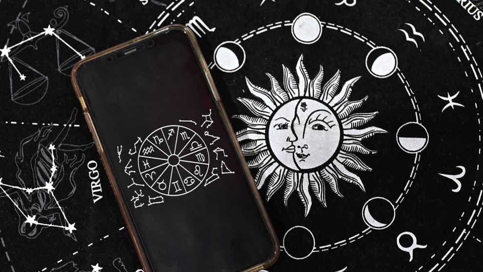 Dublu eveniment astrologic din 17 februarie 2026! Luna Nouă în Vărsător este însoțită de o Eclipsă Solară. Cum sunt impactate toate zodiile