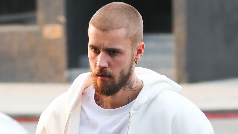 Abătut și îngândurat! Primele imagini cu Justin Bieber, după ce s-a vehiculat că Hailey ar fi intentat divorț. Cum a reacționat artistul când a fost întrebat de nunta Selenei