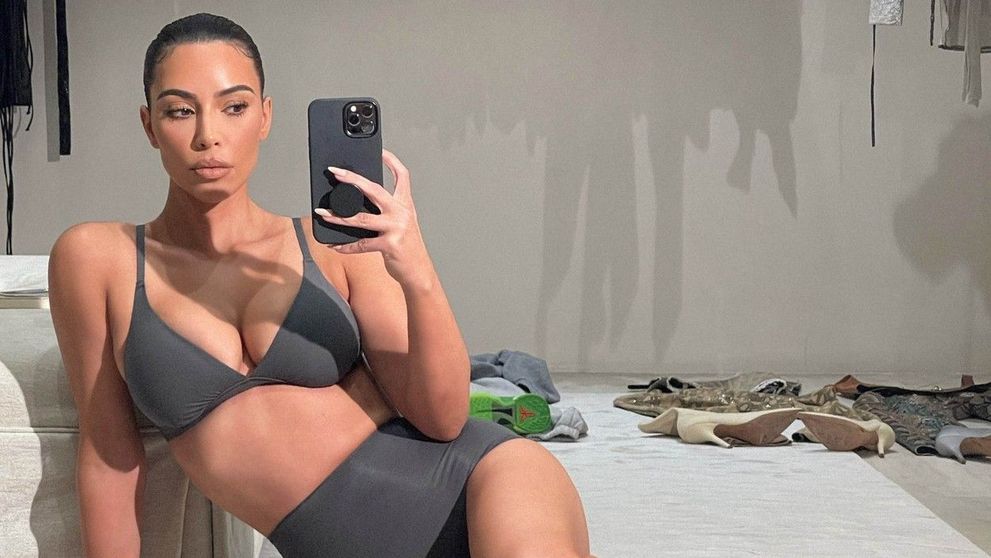 Kim Kardashian, model pentru propria linie vestimentară! Ținutele incredibile în care s-a fotografiat