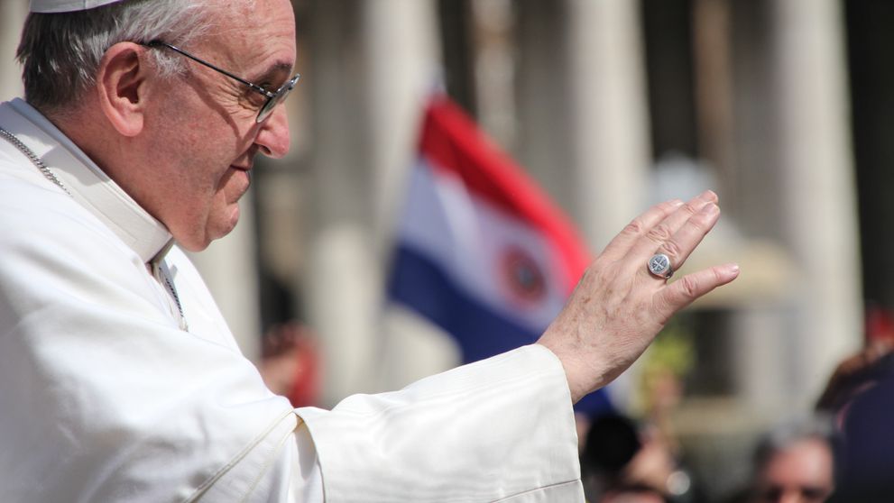 De ce este distrus inelul Papei după moarte. Ritualul secret care are loc la Vatican