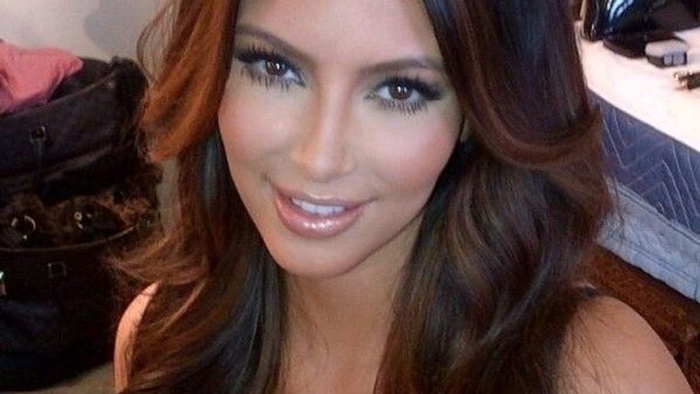 Dovada ca posteriorul lui Kim Kardashian este cat se poate de fals. Uite cum arata vedeta in bikini, inainte sa-si puna implanturi