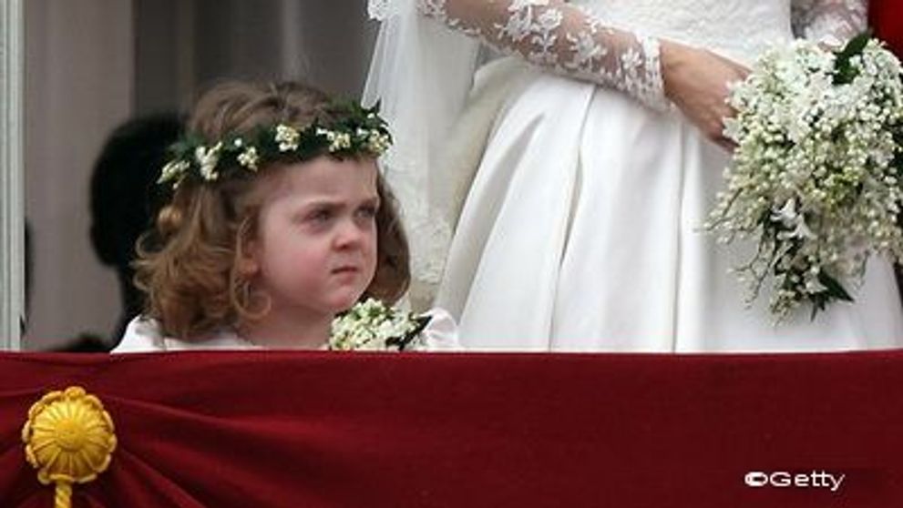 AMUZANT: Fetita care a stricat albumul de nunta al lui Catherine! FOTO