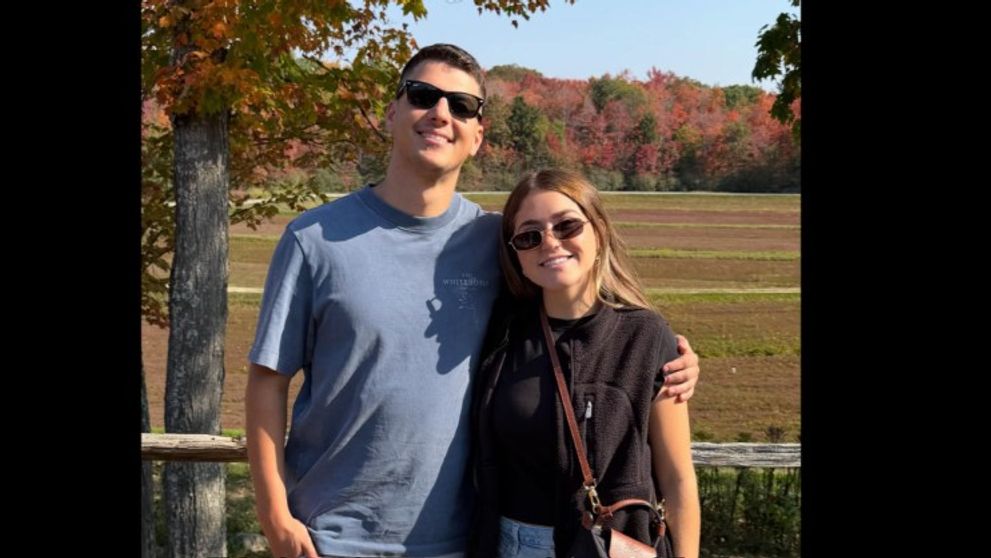 A vrut o poză romantică, dar când a ajuns acasă a observat un detaliu hilar. Cum a ajuns o femeie din Toronto virală peste noapte