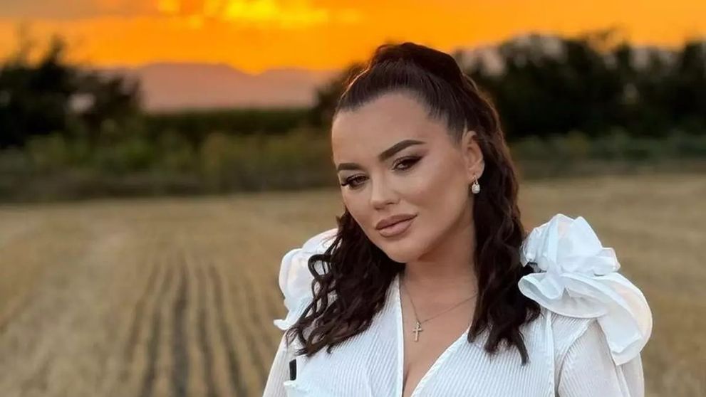 Carmen de la Sălciua, val de critici pe rețelele de socializare, după ce a apărut așa la un eveniment. Fanii nu au mai recunoscut-o: „Ce s-a întâmplat cu ea?”