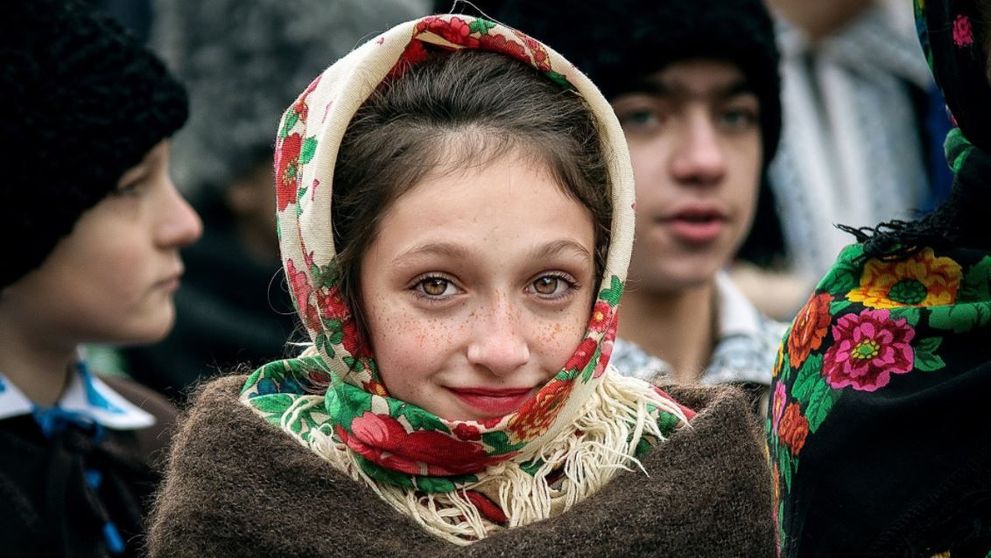 Un fotograf roman a imortalizat frumusetea traditiilor romanesti de Anul Nou, iar imaginile fac acum inconjurul lumii