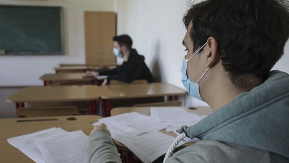 Examenul de Bacalaureat 2020 se desfășoară în condiții speciale. Ce nu au voie să facă elevii în sala de examen