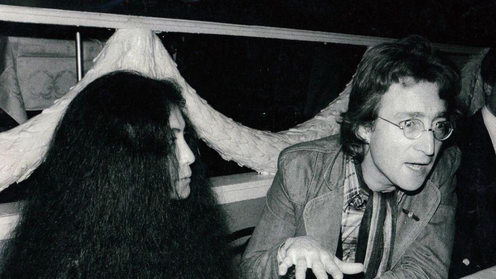 Poze rare din intimitatea lui John Lenon şi a lui Yoko Ono