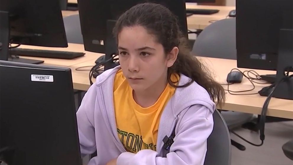Ea este Alisa, fetița care la 11 ani a absolvit facultatea și visează să-l ajute pe Elon Musk să colonizeze Marte: „Vrea să meargă în spațiu”