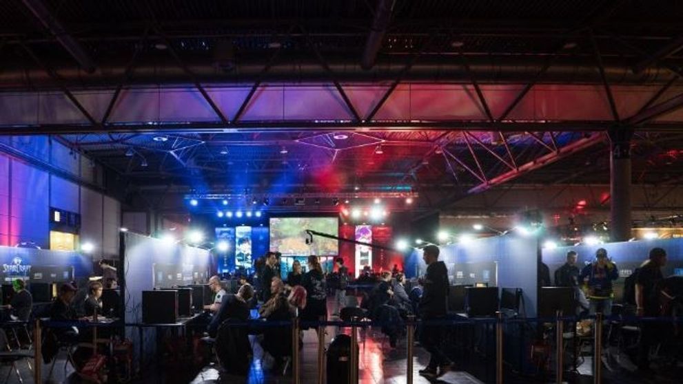 (P) Cum poți deveni jucător profesionist de eSports în România?