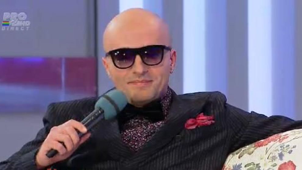 Costi Ionita, aproape de nerecunoscut. Cantaretul este complet transformat si fizic, dar si psihic