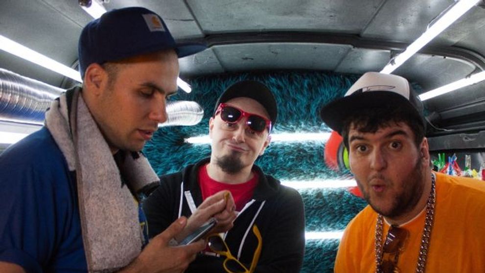 Gojira de la Serviciul Roman de Comedie & Planet H feat. Deliric au lansat videoclipul ”Fugi”