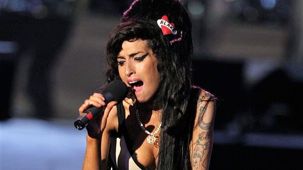 Turneul muzical al lui Amy Winehouse a fost anulat. Cum e eșuat revenirea pe scenă a artistei
