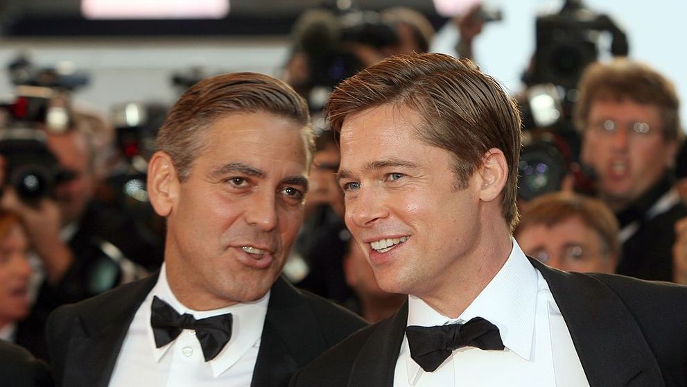 George Clooney, reacție savuroasă după ce a aflat că Brad Pitt l-a numit “cel mai frumos bărbat din lume”