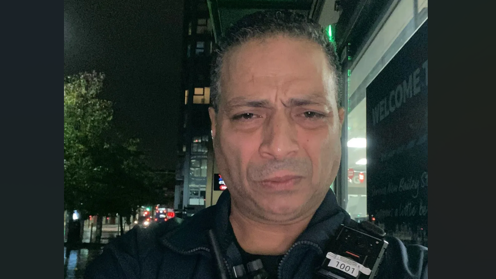 Caz impresionant în Marea Britanie. Un bodyguard de la supermarket a murit după ce s-a înecat cu o gogoașă, în timp ce era la lucru