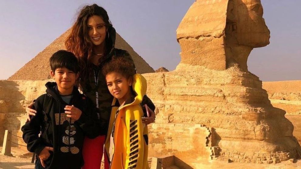 Claudia Pavel, Revelion în stil oriental. Cântăreața și fiul ei se află într-o vacanță în Egipt