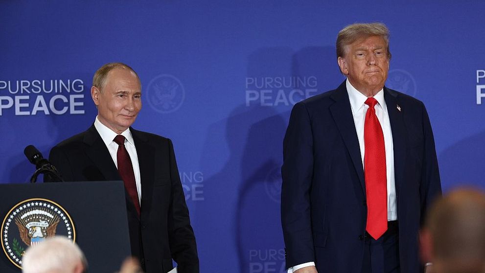 O nouă gafă monumentală a administrației americane! Ce s-a găsit într-o cameră de hotel din Alaska cu două ore înainte de întâlnirea lui Donald Trump cu Vladimir Putin