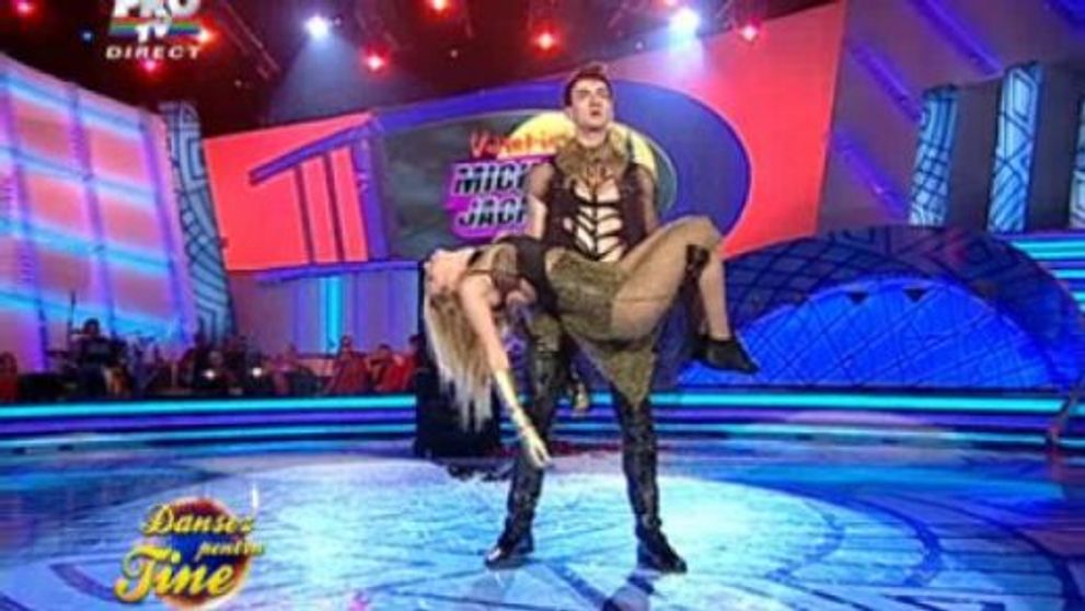 Roxana Ionescu, o vampirita sexy! VIDEO