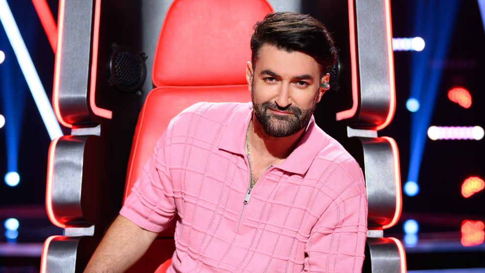 Surpriză pentru Smiley de ziua lui. Pavel Bartoș a întrerupt concertul de la Nibiru pentru un moment special