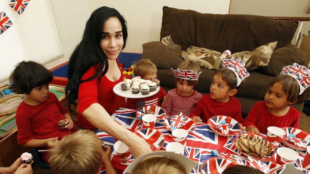 Octupleții născuți de Nadya Suleman au împlinit 14 ani. Cum se descurcă la 47 de ani femeia care are 14 copii în total
